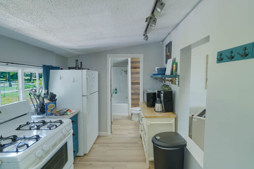 Cabin 1 - kitchen