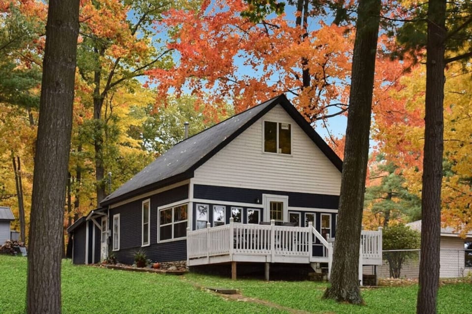 Cabin 1 - Front view in fall