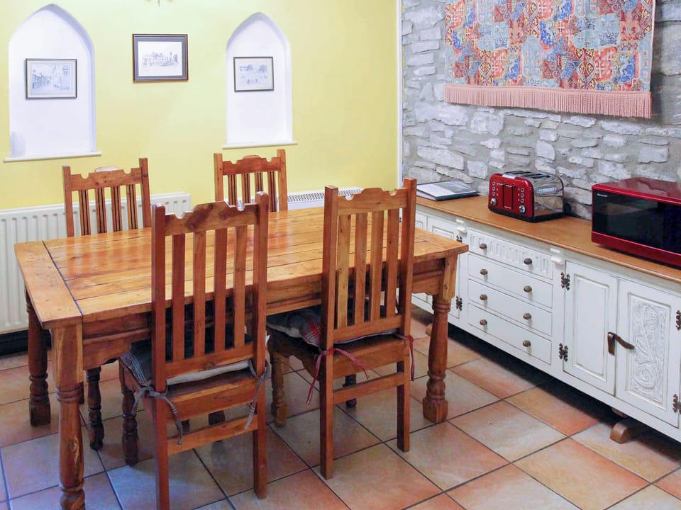 Convenient dining area within kitchen | Stonecroft, Middleham, near Leyburn