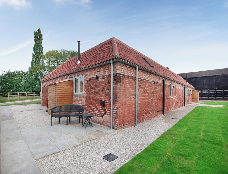 Exterior | The Milling Shed - Little Corkhill Farm Holidays, Newark