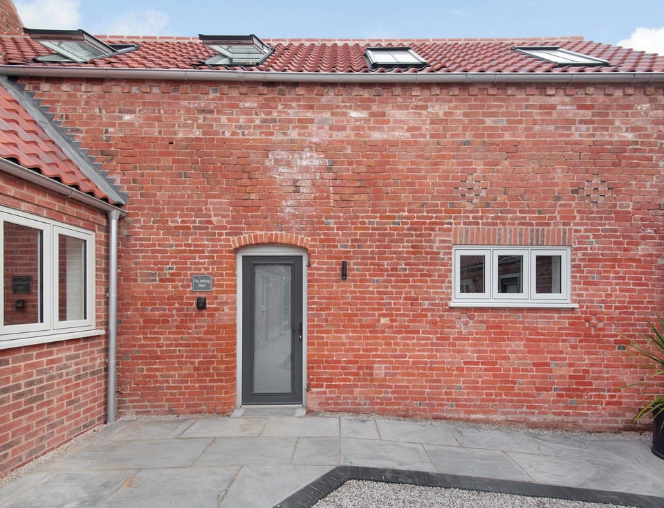 Exterior | The Milling Shed - Little Corkhill Farm Holidays, Newark