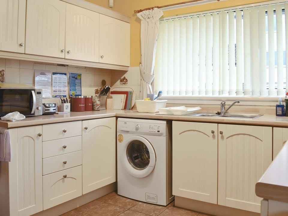 Well equipped kitchen | The Willows, Brodick, Isle of Arran