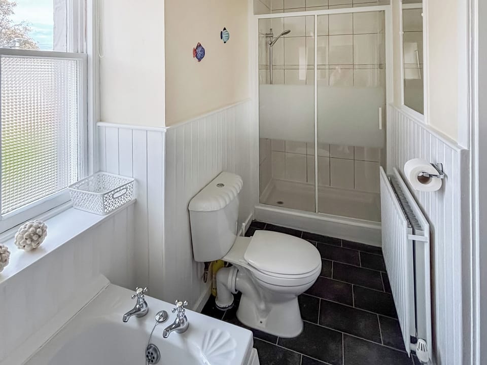 Bathroom | Ivydene Cottage, Cromarty