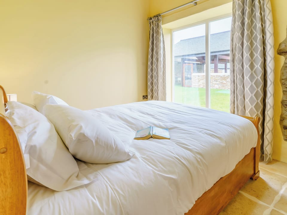 Double bedroom | The Stables - Musselwick Farm, St Brides