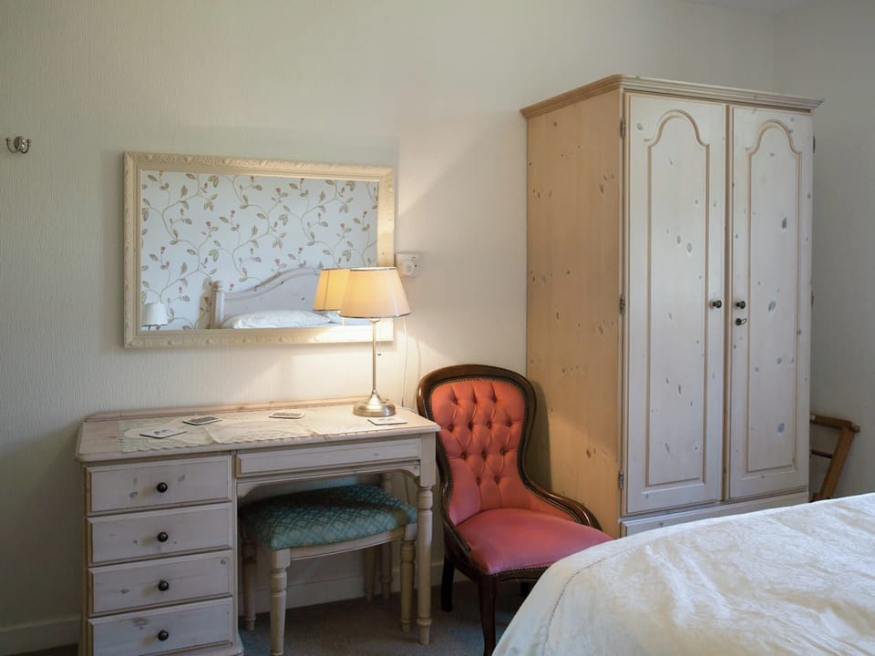 Dressing area within double bedroom | Strone Farm House, Banavie, Fort William