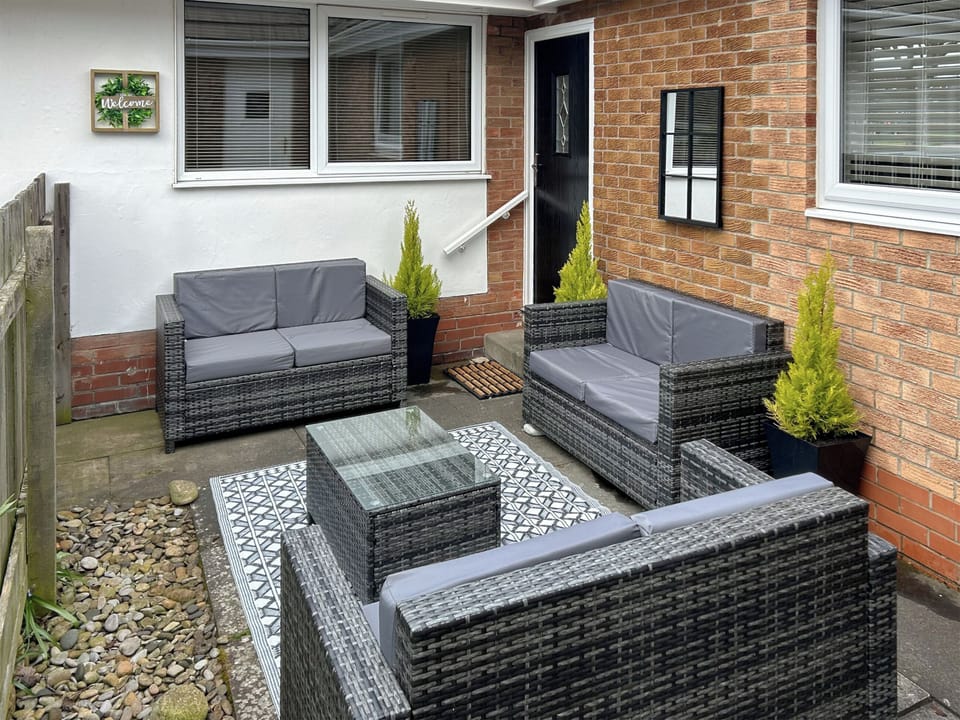 Outdoor seating area | Red Brae, Beadnell