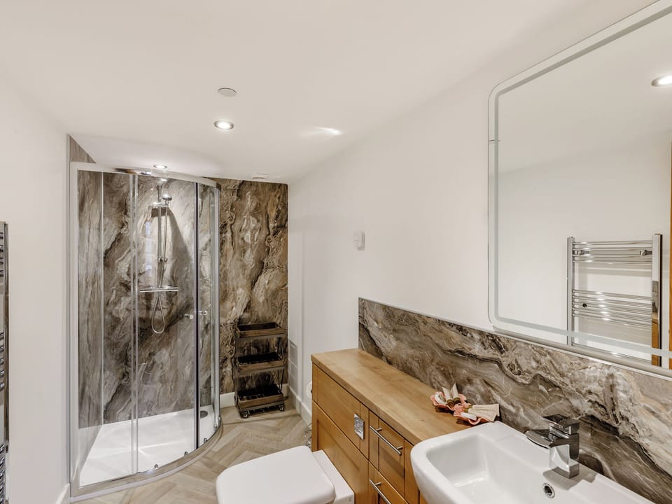 Shower room | Pentre GetawaysThe Granary, Llandyssil, near Montgomery