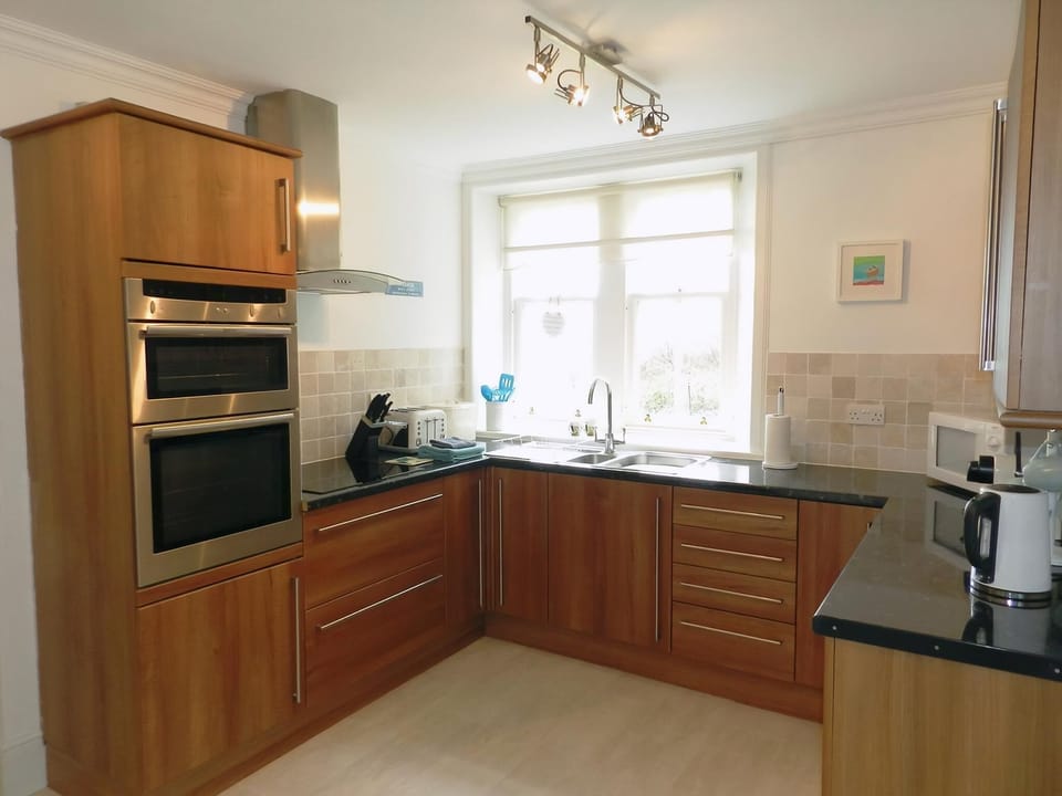 Well equipped kitchen | Craegard House, Corrie, Isle of Arran