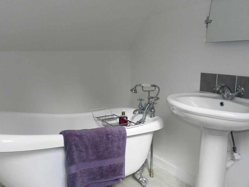Bathroom | Craigard Cottage, Corrie, Isle of Arran