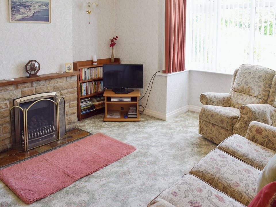 Good-sized twin bedroom | Rose Garth, Robin Hood&rsquo;s Bay