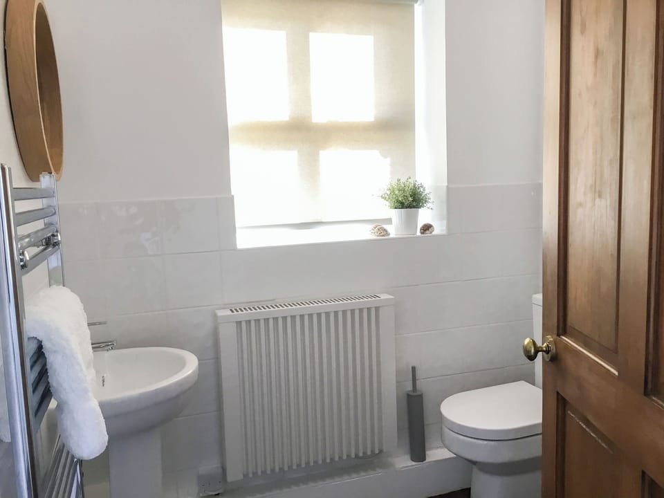 Bathroom | The Back House - The Apostles, Catacol, near Lochranza