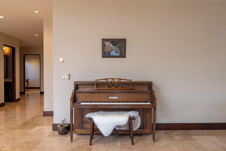 Gather around the piano!