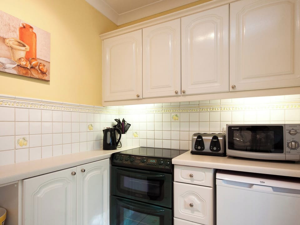 Fully fitted kitchen | The Promenade Deck, Kingswear