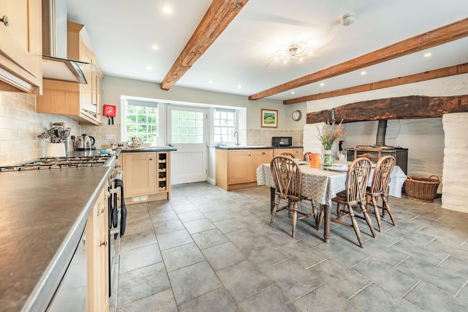 Kitchen/diner | Ty Glyn Mansion Cottage, Cilau Aeron, near Aberaeron