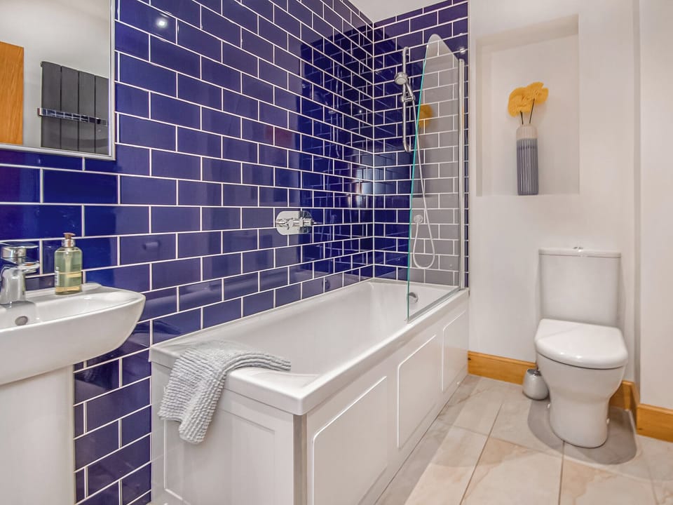 Bathroom | Beinn View House, Conon Bridge