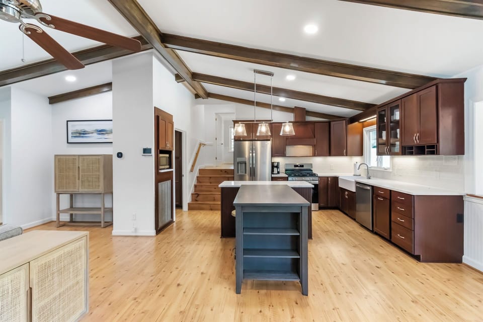 Private kitchen with dining area