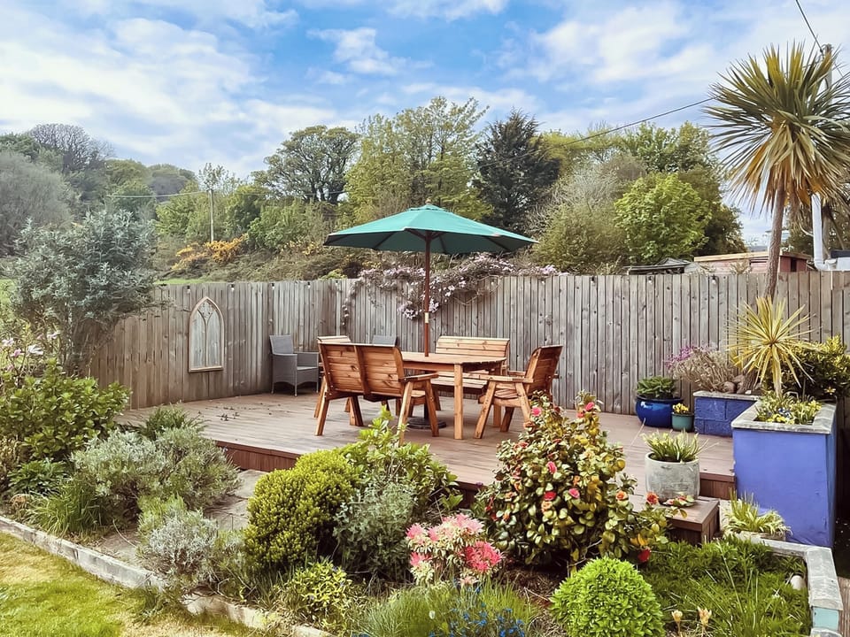 Sitting-out-area | 2 Northbank Cottages, Whiting Bay, Isle of Arran