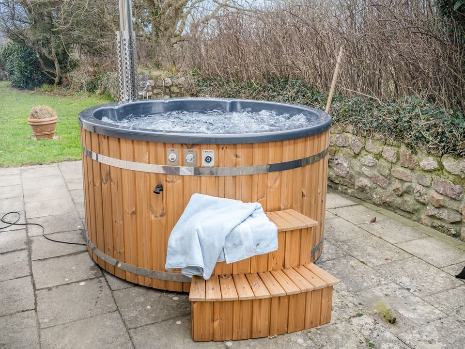 Hot tub | Primrose Hill, Pilton, near Rhossili