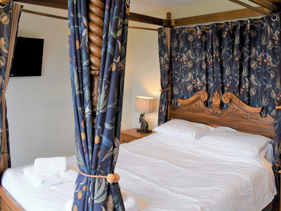 Four Poster bedroom | Shelduck House, Portnalong, Isle of Skye