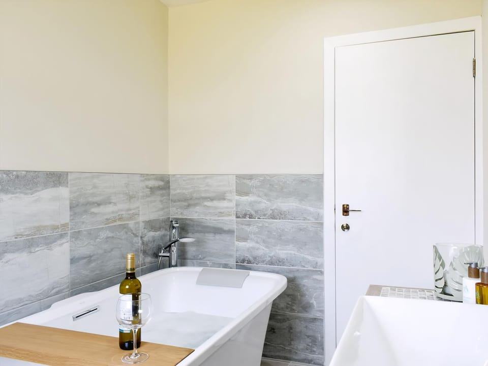 Family bathroom | Keneiland, Lamlash, Isle of Arran