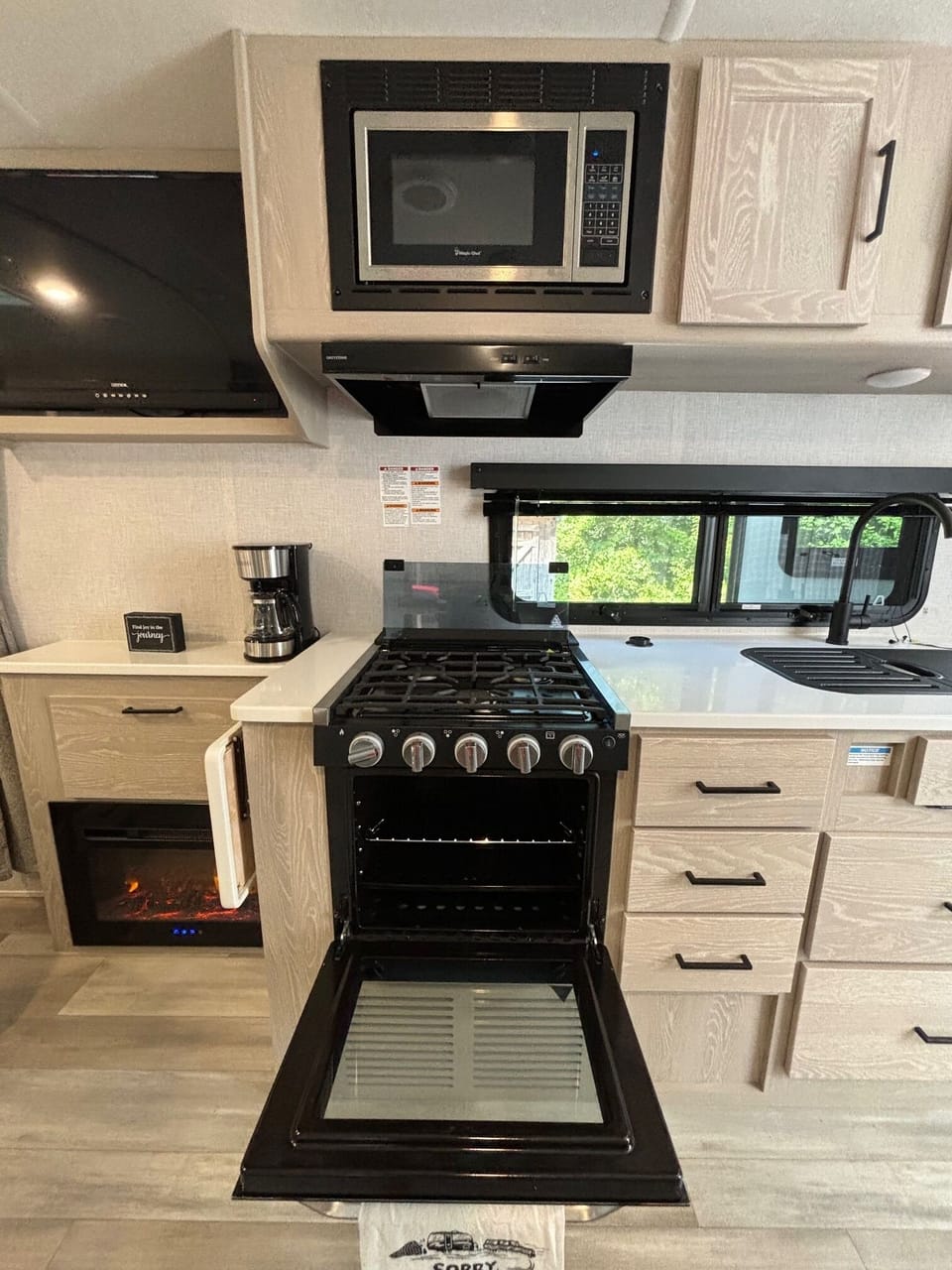 Gas stove and oven