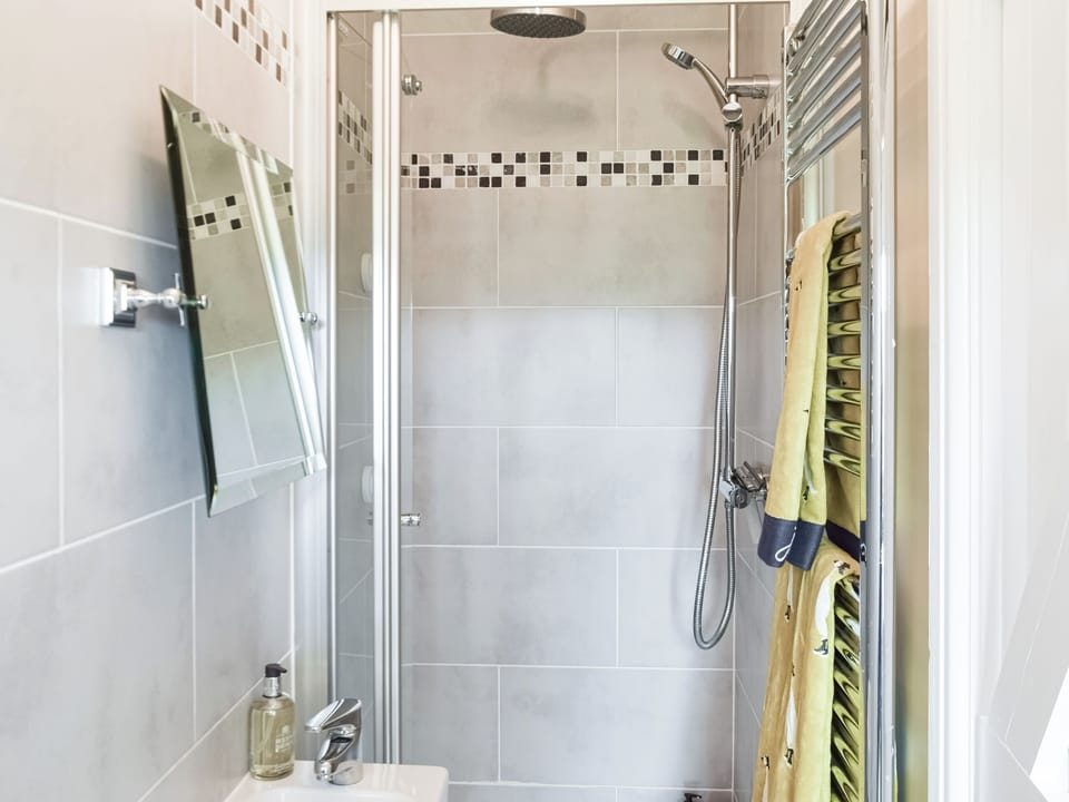 Bathroom | Shelduck Cottage, Holmfirth