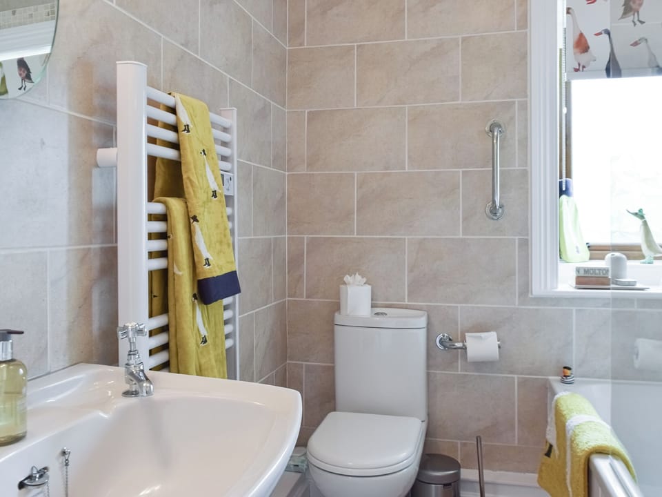 Bathroom | Shelduck Cottage, Holmfirth