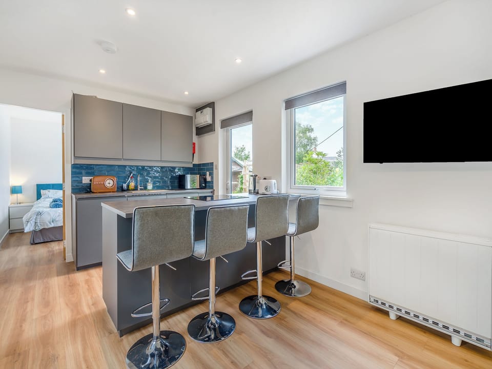 Kitchen/diner | Sea Breeze Cottage, Lochranza