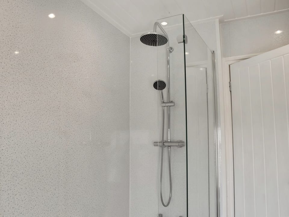 Bathroom | 5 Coastguard Cottages, Caister on Sea