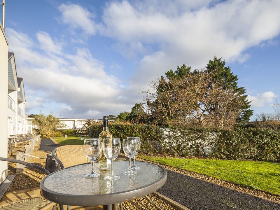 Sitting-out-area | 4 Red Rock - Red Rock Apartments, Dawlish Warren