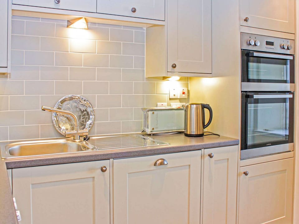 Kitchen | Apartment 8, Banff
