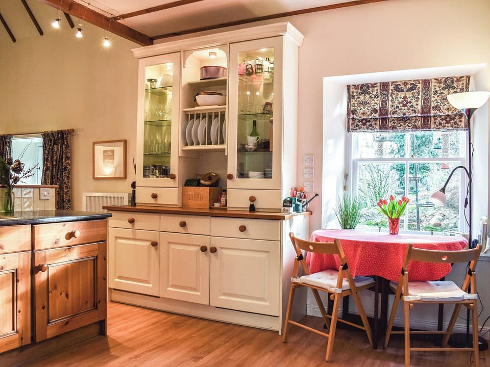 Library | Gushat Cottage, Strathtay, near Aberfeldy