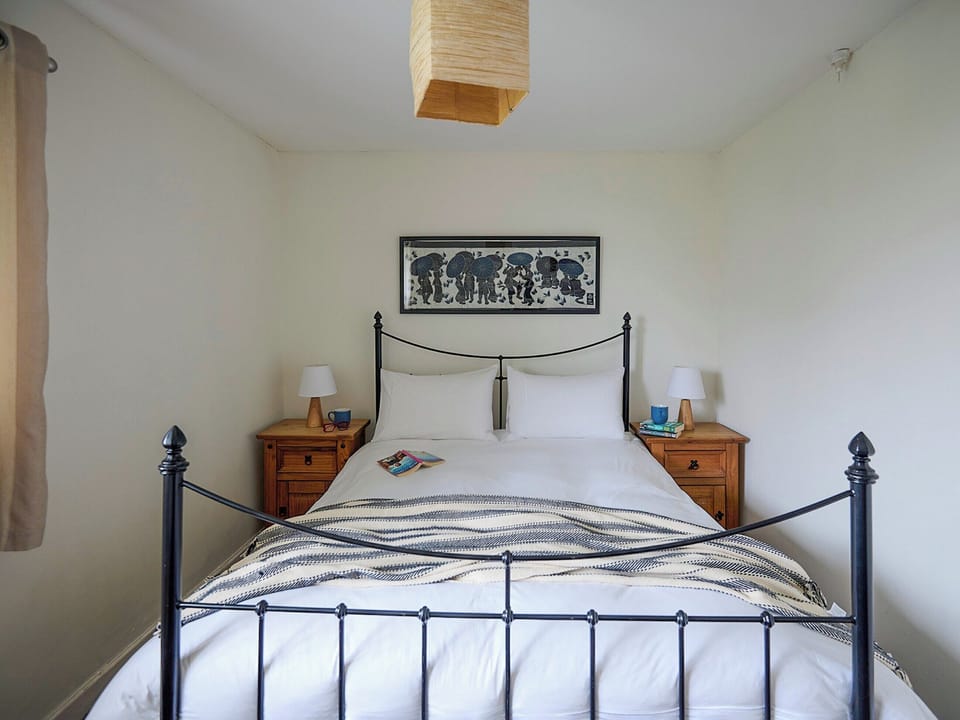 Double bedroom | Chapel Cottage - Bach Wen Cottages, Clynnog Fawr