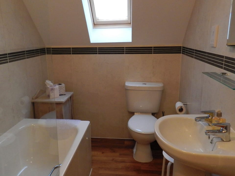 Bathroom | Seaview Cottage, Lamlash, Isle of Arran