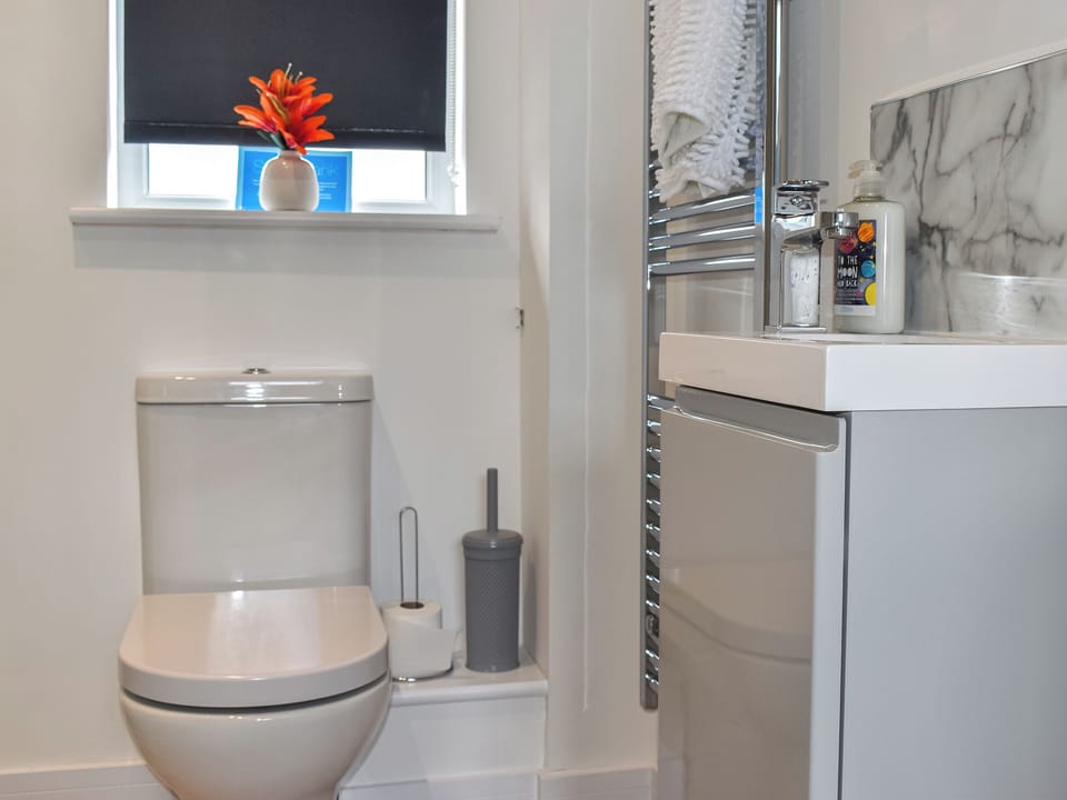 Bathroom | Shannon - Fair Isle Holiday Cottages, Near Newport