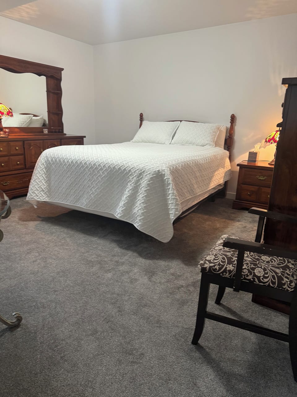 BEDROOM #1 LUXURY LINENS, TV , FREE INTERNET, SITTING AREA, DRESSERS