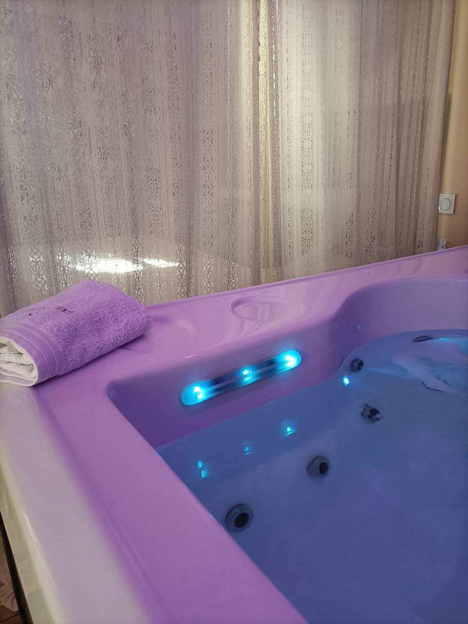 Indoor spa tub