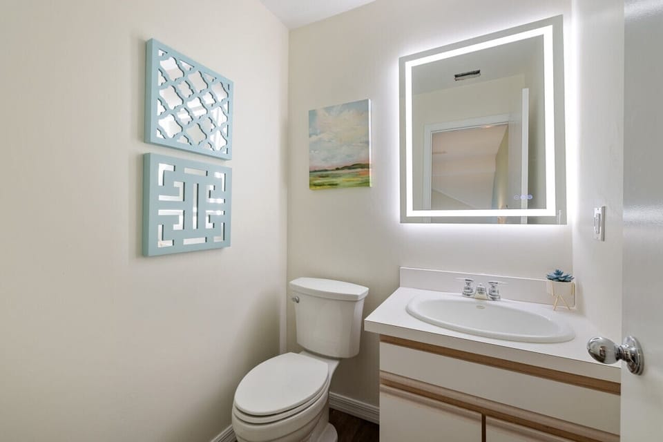 Ensuite half bath to loft Bedroom #4