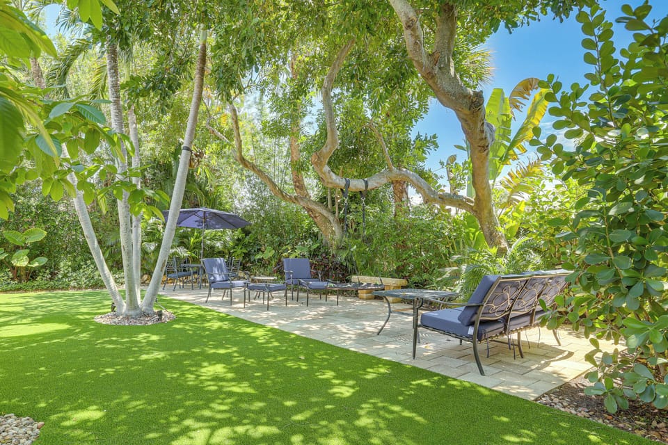 Outdoor Space | Dining & Seating Area