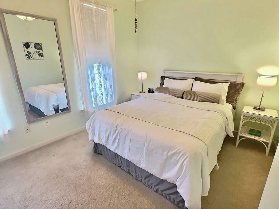 Bedroom Queen Bed
