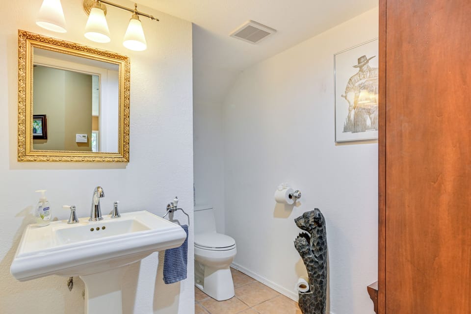 Half Bathroom | 1st Floor