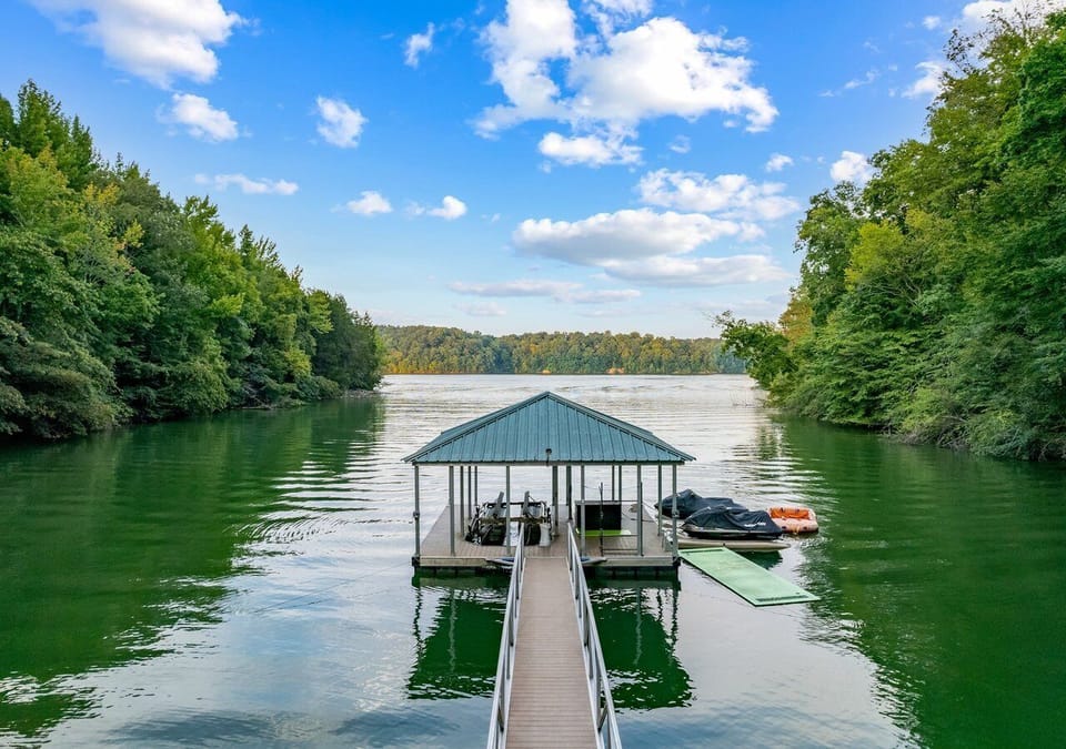 Enjoy your own private dock in a cove with no one else around!
