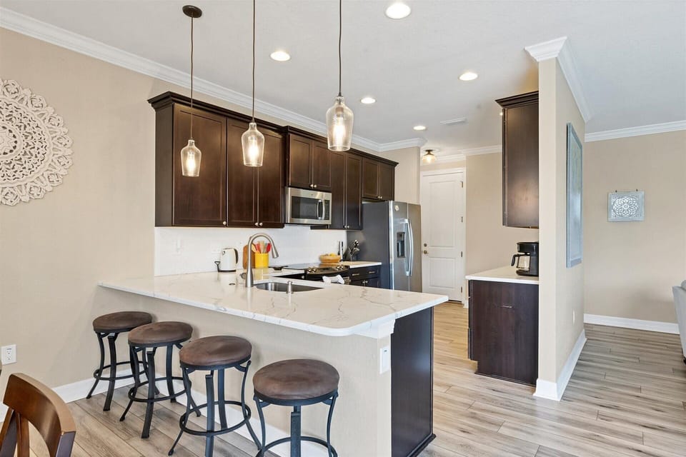 Beautiful, fully-equipped kitchen
