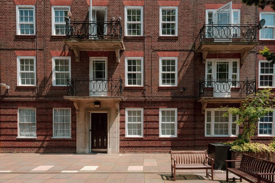 The White Leopard – Stylish 3BR in Chelsea (5645)