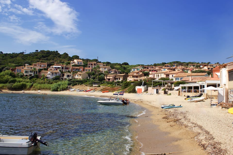 Ramatuelle sandy beach with houses and boats