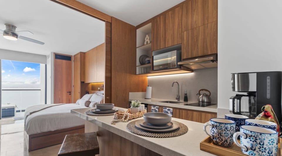 Fully equipped kitchenette