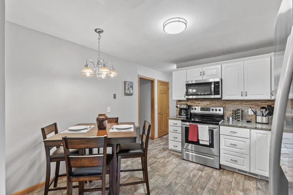 Full Kitchen with Breakfast Snack Corner