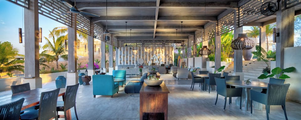 Aura Lounge and Bar