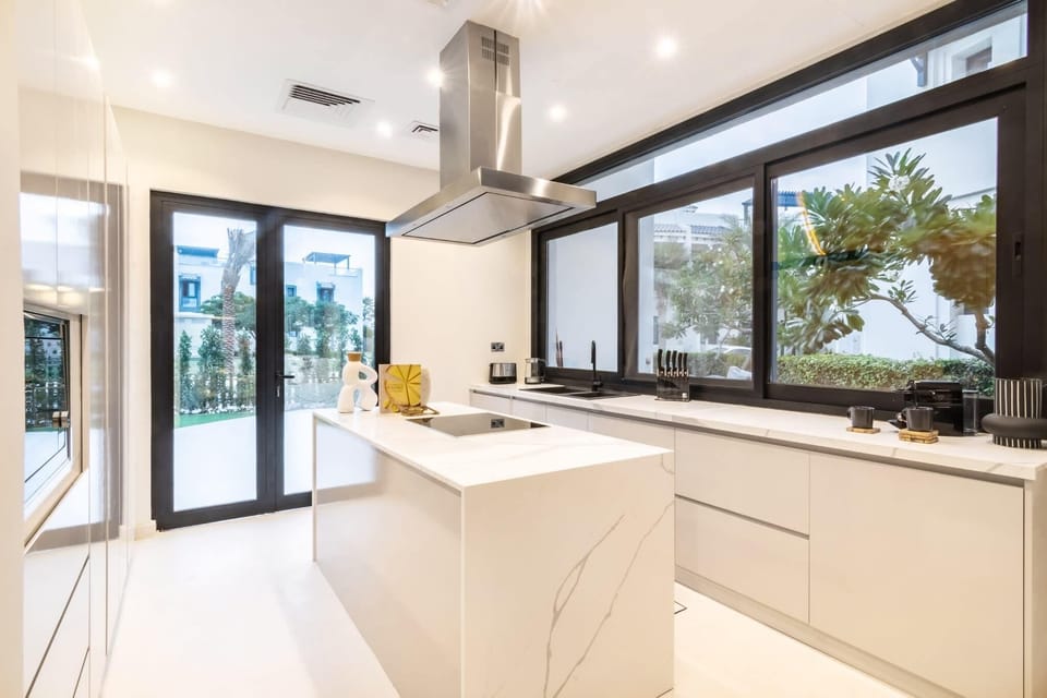 Fully equipped luxury kitchen with high end appliances