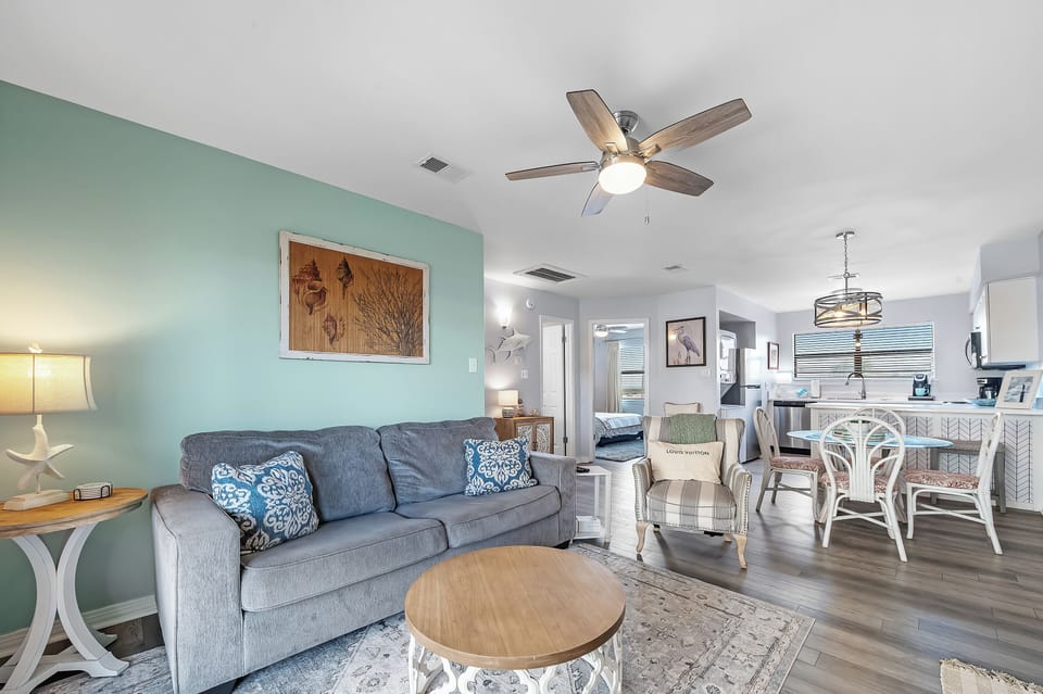 Living Room/Dining Area